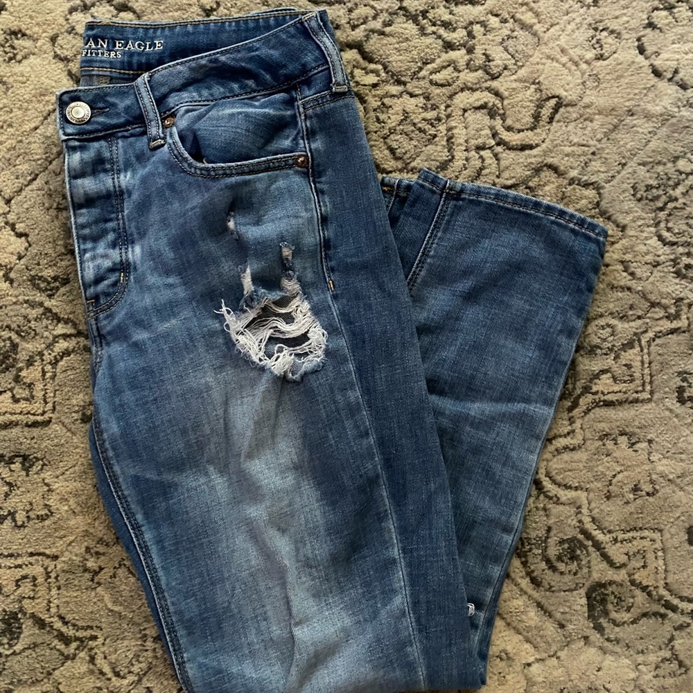 AE Medium Wash Tomgirl Jeans
